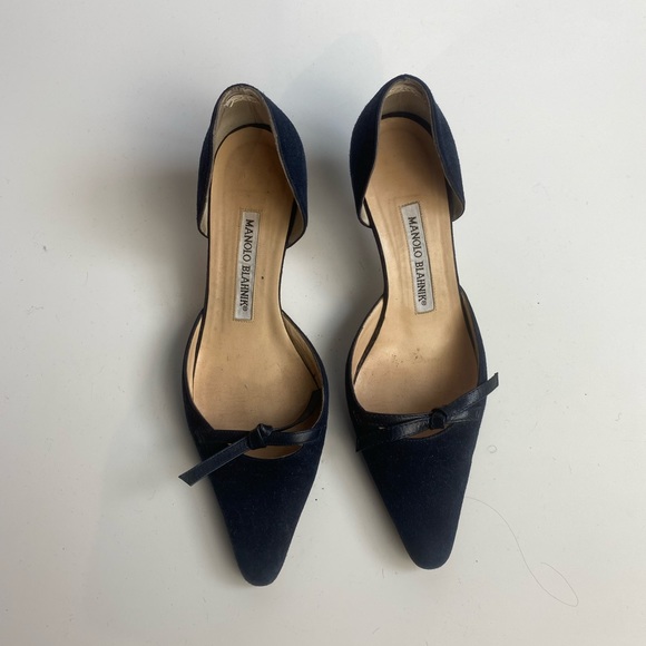 Manolo Blahnik Navy Suede Bow Kitten Heels - Picture 2 of 6